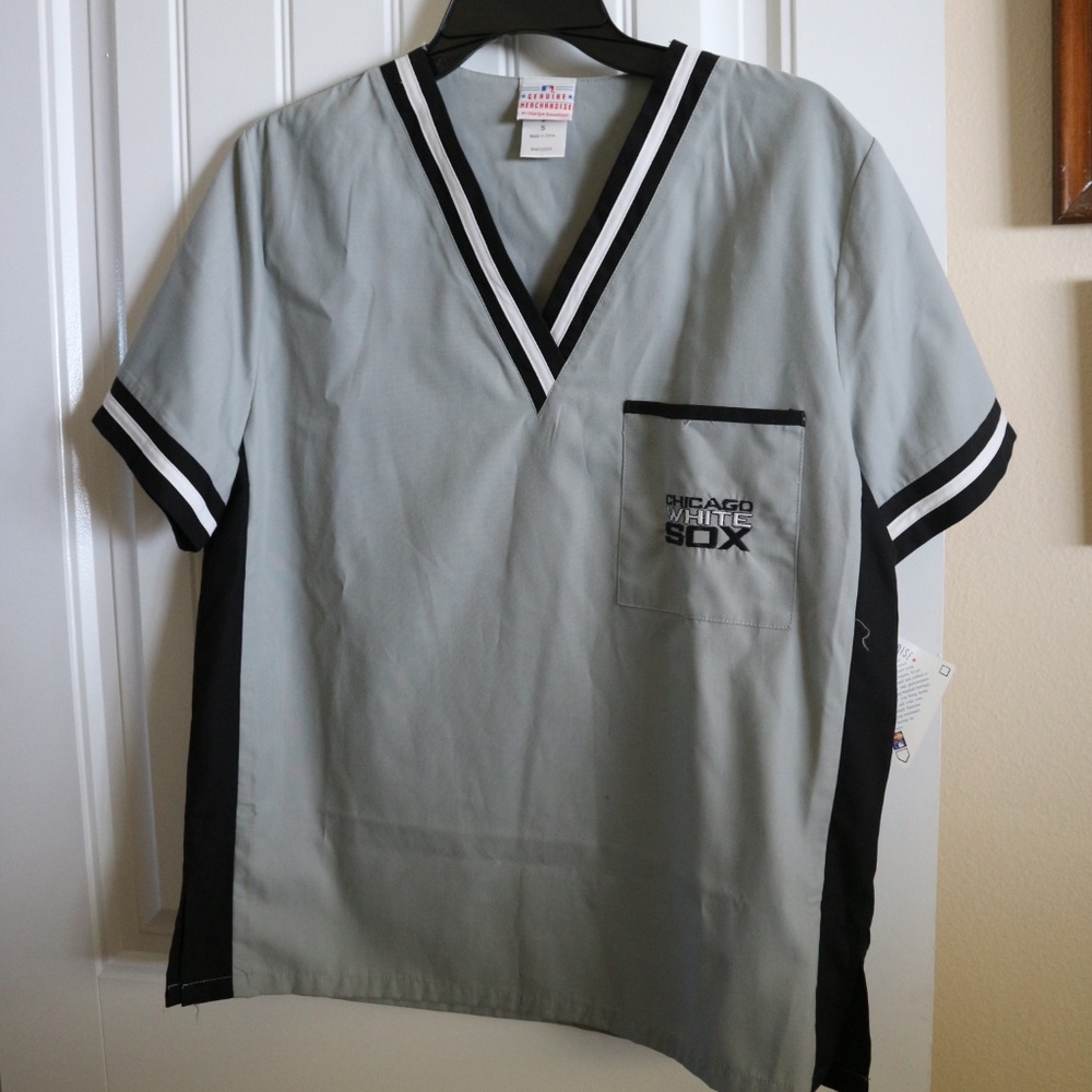 NWT Scrub Top - Chicago White Sox - Unisex size S